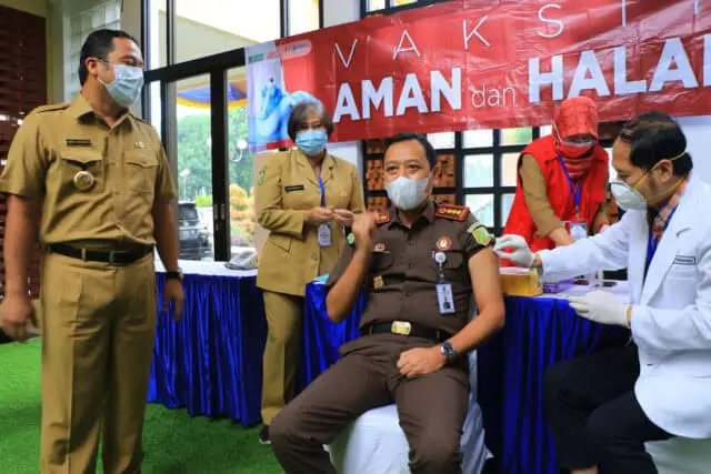 Vaksinasi Tahap Kedua, Pemkot Tangerang Sasar Sektor Pelayanan Publik Vaksinasi Tahap Kedua, Pemkot Tangerang Sasar Sektor Pelayanan Publik