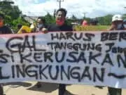 Masa Aksi Yang Terdiri Dari Masyarakat Cigelis dan Mahasiswa Geruduk PT. GAL Masa Aksi Yang Terdiri Dari Masyarakat Cigelis Dan Mahasiswa Geruduk PT. GAL