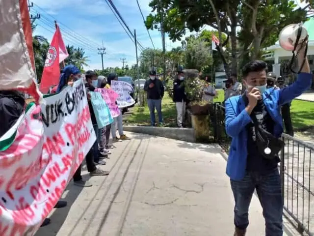 Mahasiswa dan Pemuda Kabupaten (AMP) Pandeglang- Banten Geruduk Kantor TNUK Mahasiswa dan Pemuda Kabupaten (AMP) Pandeglang- Banten Geruduk Kantor TNUK