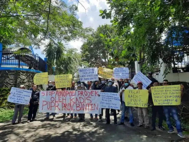 Kadis PUPR Banten Diduga Terlibat Suap Pengkondisian Calon Pemenang Tender Proyek, KOMBAT; Polda dan Kejati Jangan Tinggal Diam Kadis PUPR Banten Diduga Terlibat Suap Pengkondisian Calon Pemenang Tender Proyek, KOMBAT; Polda dan Kejati Jangan Tinggal Diam