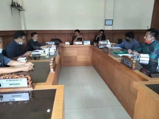 Aliansi MADESU dorong Dprd & Pemkab Pandeglang buat kartu kendali LPG Bersubsidi Aliansi MADESU dorong Dprd & Pemkab Pandeglang buat kartu kendali LPG Bersubsidi