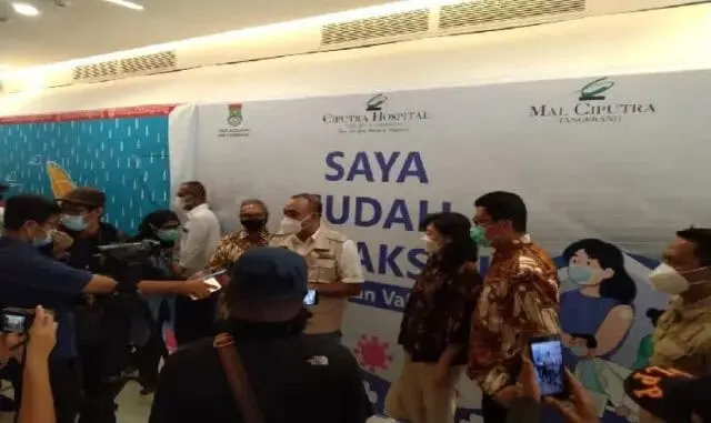 Danramil 14/Panongan Dampingi Bupati Cek Pelaksanakan Vaksinasi Lansia Danramil 14/Panongan Dampingi Bupati Cek Pelaksanakan Vaksinasi Lansia