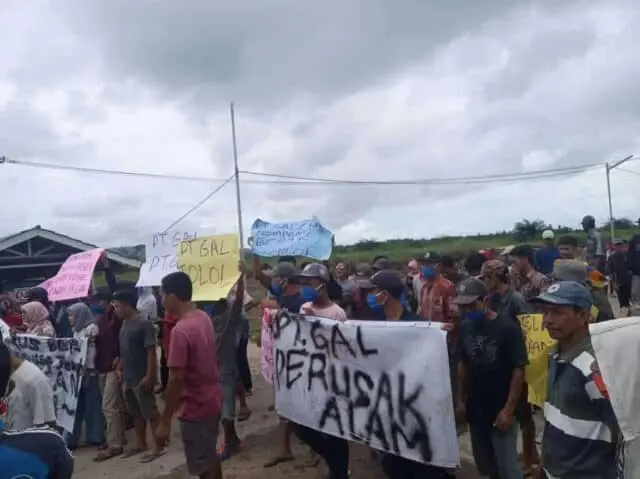 HMPS dan Masyarakat Cigeulis Kembali Lakukan Aksi di Depan Halaman PT. GAL HMPS dan Masyarakat Cigeulis Kembali Lakukan Aksi di Depan Halaman PT. GAL