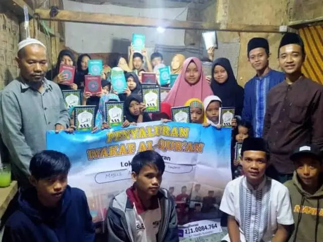 IRM AT- Taufiq Salurkan Al-Quran Di Kecamatan Munjul IRM AT- Taufiq Salurkan Al-Quran Di Kecamatan Munjul
