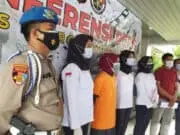 Ibu Kandung Tersangka Pembuang Jasad Bayi Dalam Kantong Plastik