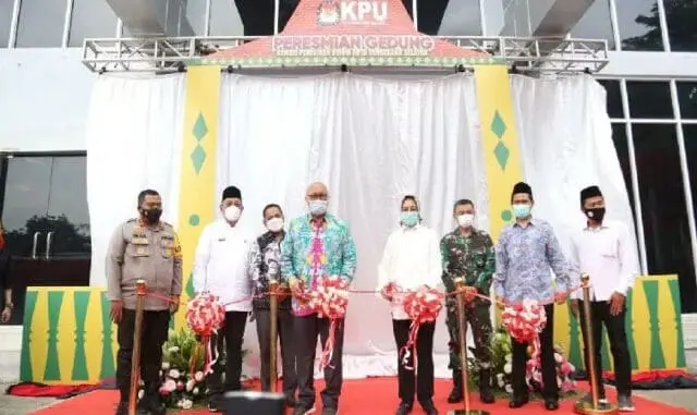 Airin Resmikan Kantor KPU Tangsel Airin Resmikan Kantor KPU Tangsel