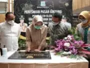 Airin Resmikan Pasar Gintung Pusat Oleh-Oleh Khas Tangsel Airin Resmikan Pasar Gintung Pusat Oleh-Oleh Khas Tangsel
