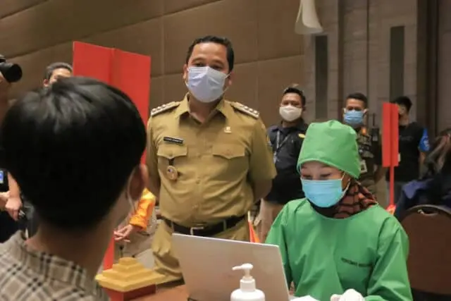 Vaksin Covid-19 Sasar Pedagang Pasar dan Pegawai Pertokoan di Tangerang Vaksin Covid-19 Sasar Pedagang Pasar dan Pegawai Pertokoan di Tangerang