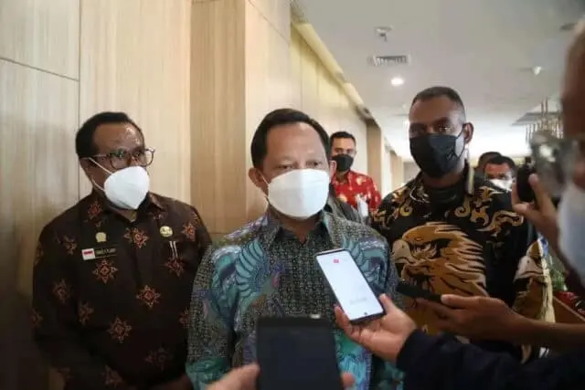 Mendagri Beri Teguran Keras kepada Gubernur Papua Mendagri Beri Teguran Keras kepada Gubernur Papua