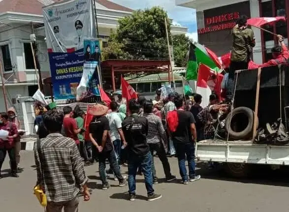 Mahasiswa Pandeglang Menggugat Tolak Perjalanan Dinas Pemkab 88 M Pemborosan Mahasiswa Pandeglang Menggugat Tolak Perjalanan Dinas Pemkab 88 M Pemborosan