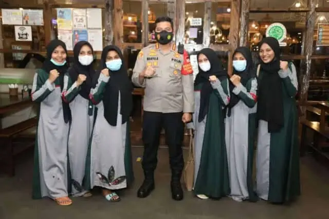 Beri Motivasi, Kapolresta Tangerang Silaturahmi Dengan Siswa-Siswi Papua Beri Motivasi, Kapolresta Tangerang Silaturahmi Dengan Siswa-Siswi Papua