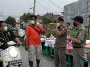 Satpol PP Edukasi Protokol Kesehatan Pedagang di Perum Sudirman Indah Tigaraksa