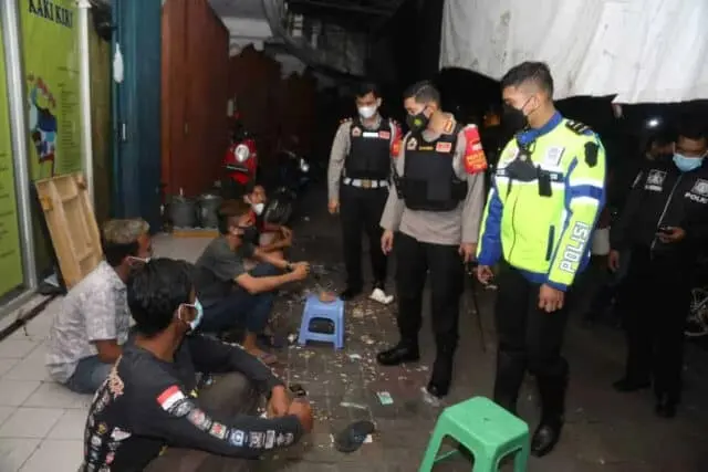 Polresta Tangerang Gelar Patroli Skala Besar Antisipasi Guantibmas dan Covid-19 Polresta Tangerang Gelar Patroli Skala Besar Antisipasi Guantibmas dan Covid-19