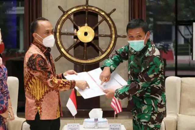 Dukcapil Serahkan 53 Akta Kematian Awak KRI Nanggala 402 Dukcapil Serahkan 53 Akta Kematian Awak KRI Nanggala 402