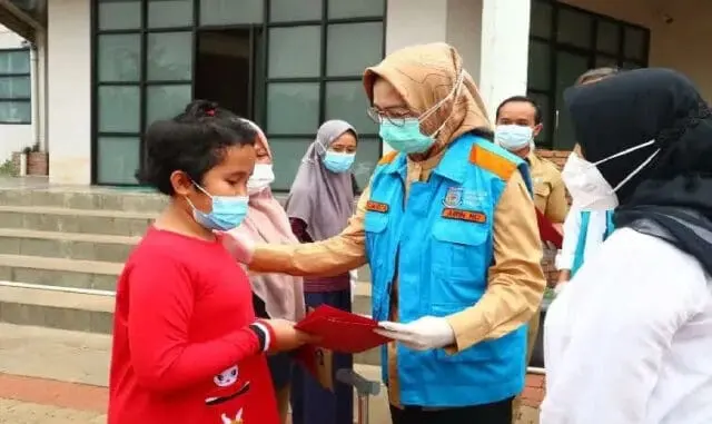 Dinyatakan Sembuh dari Covid-19 di RLC, Airin Lepas 65 Pasien Dinyatakan Sembuh dari Covid-19 di RLC, Airin Lepas 65 Pasien