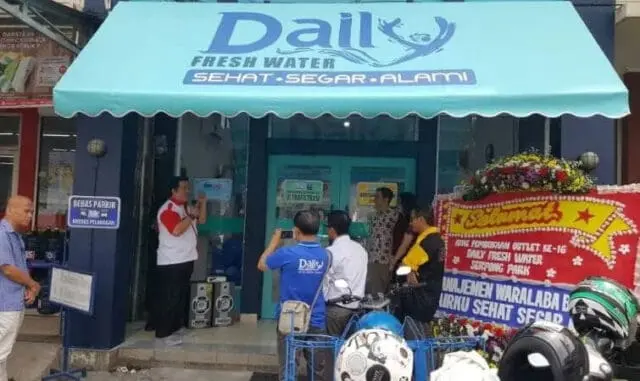 Air Tidak Sekedar Bisnis, Tapi Juga Membuka Lapangan Pekerjaan Air Tidak Sekedar Bisnis, Tapi Juga Membuka Lapangan Pekerjaan