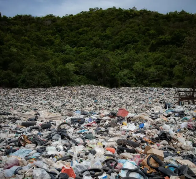 Sayangi Bumi Mu Dengan Mengurangi Pengganaan Plastik Sayangi Bumi Mu Dengan Mengurangi Pengganaan Plastik