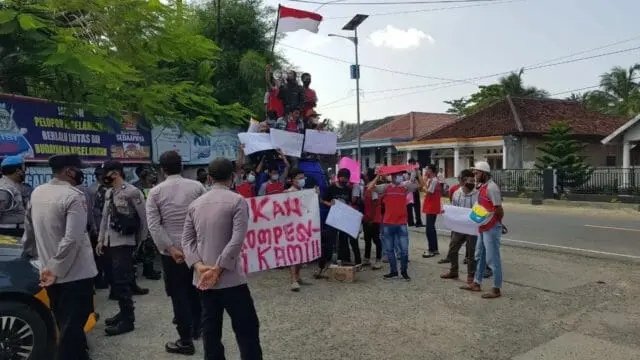 Terkait Hak, Eks Karyawan Buruh PT. LDR Kembali Menggelar Aksi Demonstrasi Terkait Hak, Eks Karyawan Buruh PT. LDR Kembali Menggelar Aksi Demonstrasi