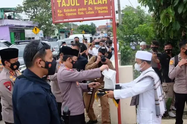 Miliki Hubungan Chemistry, Kapolri Resmikan Ponpes Salafiyah Tajul Falah, Kyai Muhammad Suryana: Ucapkan Terimakasih dan Rasa Syukur Miliki Hubungan Chemistry, Kapolri Resmikan Ponpes Salafiyah Tajul Falah, Kyai Muhammad Suryana: Ucapkan Terimakasih dan Rasa Syukur