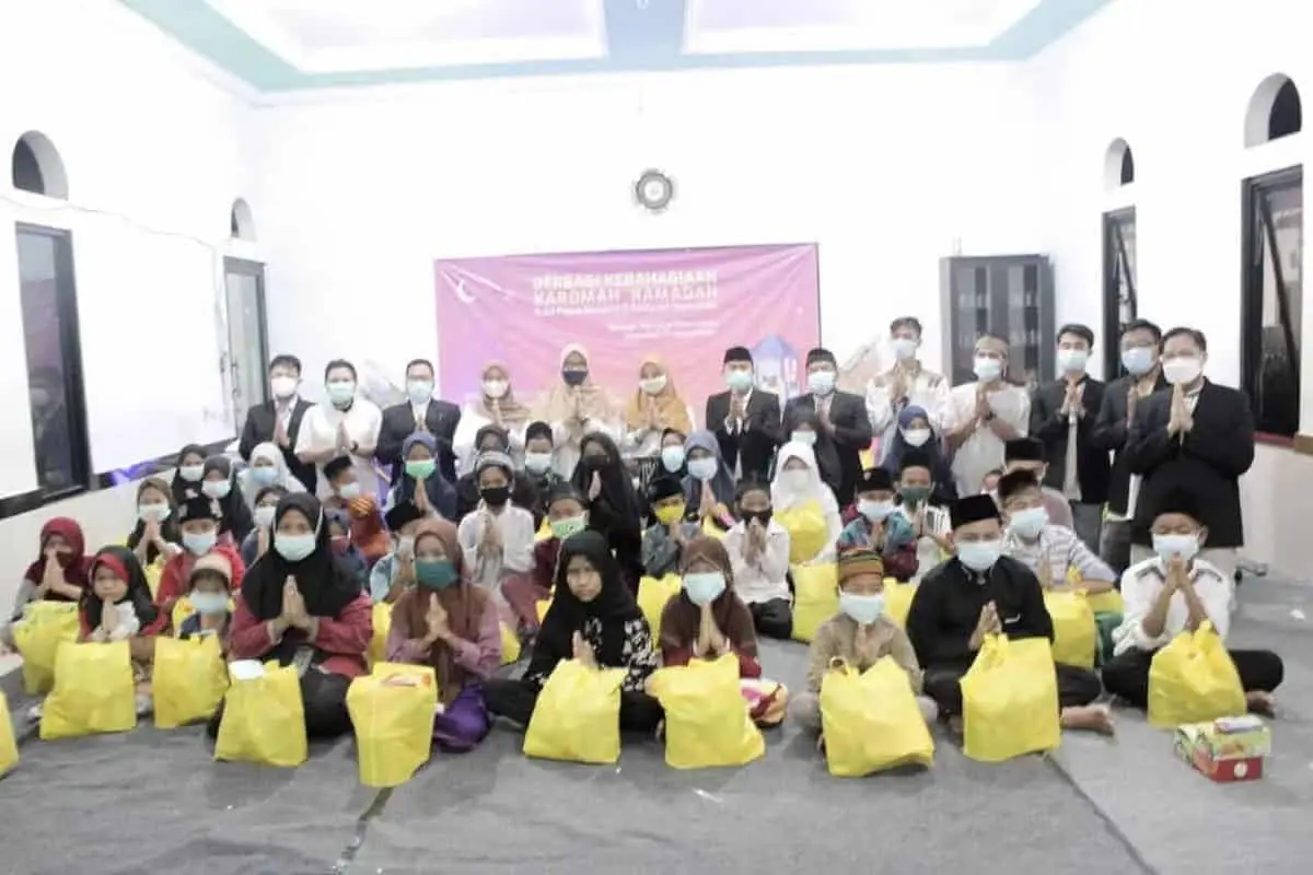 Alumni Daar El-Qolam 2 Santuni Anak Yatim Piatu di Balaraja Alumni Daar El-Qolam 2 Santuni Anak Yatim Piatu di Balaraja