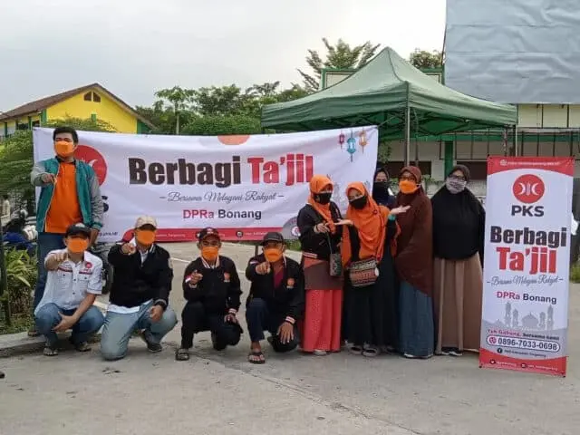 Selama Ramadhan, PKS Bonang Berbagi Takjil Selama Ramadhan, PKS Bonang Berbagi Takjil
