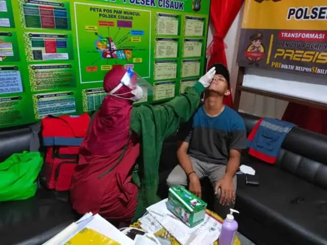 Hari Pertama, Polres Tangsel Layani 753 Orang Swab Antigen Gratis Hari Pertama, Polres Tangsel Layani 753 Orang Swab Antigen Gratis