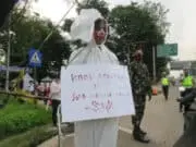 Heboh! Ada Pocong Hadang Pemudik di Posko Penyekatan Heboh! Ada Pocong Hadang Pemudik di Posko Penyekatan