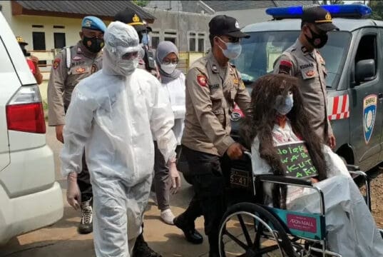Hari Ke 6 Pelaksanaan Swab Antigen Gratis, Polsek Pagedangan Bawa Patung Seram