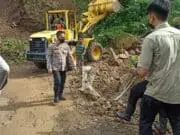 Kapolres Lebak Pimpin langsung Evakuasi Material Longsor Kapolres Lebak Pimpin langsung Evakuasi Material Longsor