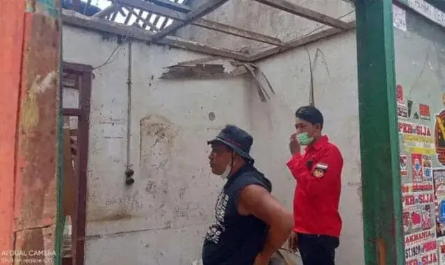 Salut! Tangerang Kita Peduli Swadaya Bedah Rumah Warga Miskin Salut! Tangerang Kita Peduli Swadaya Bedah Rumah Warga Miskin