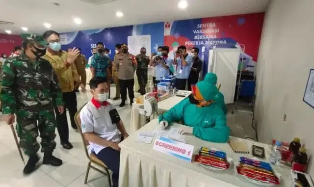 5000 Karyawan PT Mayora Indah di Vaksin Gotong Royong Sinoparm 5000 Karyawan PT Mayora Indah di Vaksin Gotong Royong Sinoparm