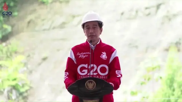 Jaket Merah Nyentrik G20 Jokowi Curi Perhatian Publik Jaket Merah Nyentrik G20 Jokowi Curi Perhatian Publik