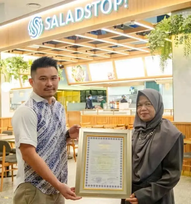 SaladStop! Restoran Makanan Sehat Sertifikasi Halal dari LPPOM MUI SaladStop! Restoran Makanan Sehat Sertifikasi Halal dari LPPOM MUI