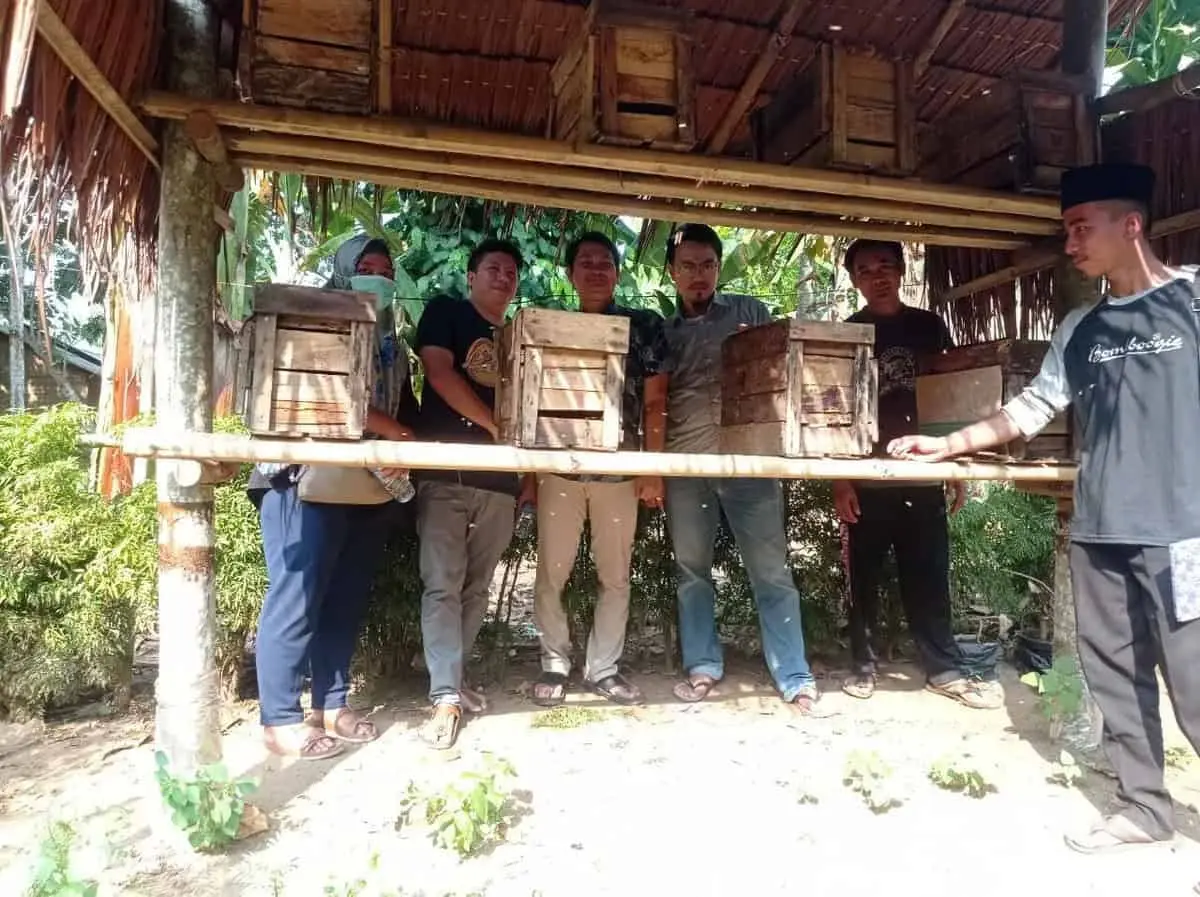 Dosen UNTIRTA Lakukan Riset Model Kolaborasi Peternakan Lebah Dosen UNTIRTA Lakukan Riset Model Kolaborasi Peternakan Lebah