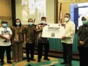 Dinkes Tangsel bersama UMN Luncurkan Aplikasi Layanan Kesehatan Masyarakat “SI PANDAI KEMAS TANGSEL” Dinkes Tangsel bersama UMN Luncurkan Aplikasi Layanan Kesehatan Masyarakat “SI PANDAI KEMAS TANGSEL”
