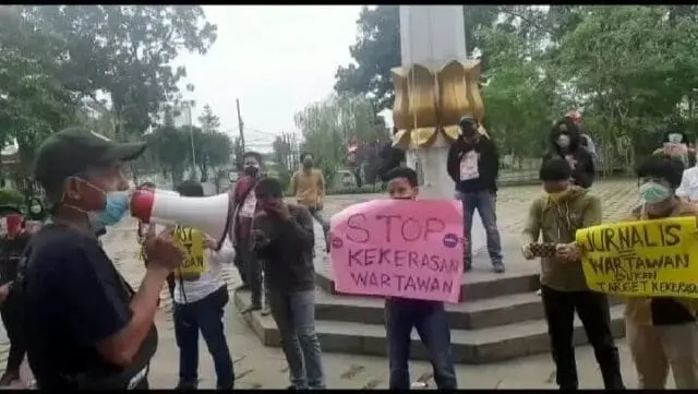 Kecam Intimimidasi Wartawan, Puluhan Jurnalis Geruduk Kantor Pusat Pemkot Tangsel Kecam Intimimidasi Wartawan, Puluhan Jurnalis Geruduk Kantor Pusat Pemkot Tangsel