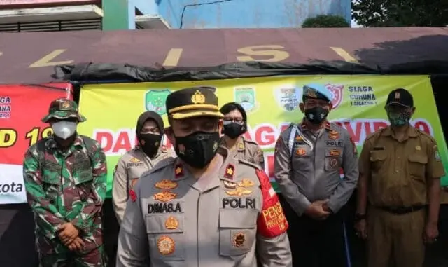 Lockdown Mikro Klaster RW Covid-19 di Gandasari, Polisi Dirikan Dapur Umum Lockdown Mikro Klaster RW Covid-19 di Gandasari, Polisi Dirikan Dapur Umum