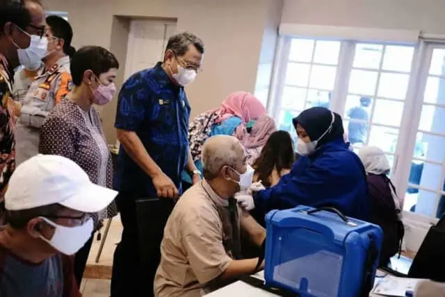 Pemkot Tangsel Menggelar Vaksinasi Lansia 2.500 Dosis di Alam Sutera Pemkot Tangsel Menggelar Vaksinasi Lansia 2.500 Dosis di Alam Sutera