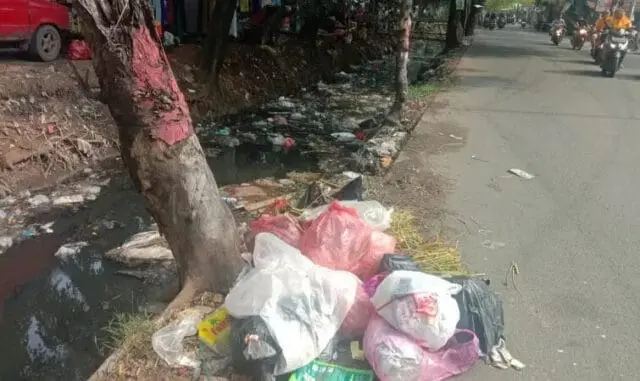 Kumuh dan Bau, Bersih-Bersih Kali Sipon Akankah Sadarkan Masyarakat? Kumuh dan Bau, Bersih-Bersih Kali Sipon Akankah Sadarkan Masyarakat?