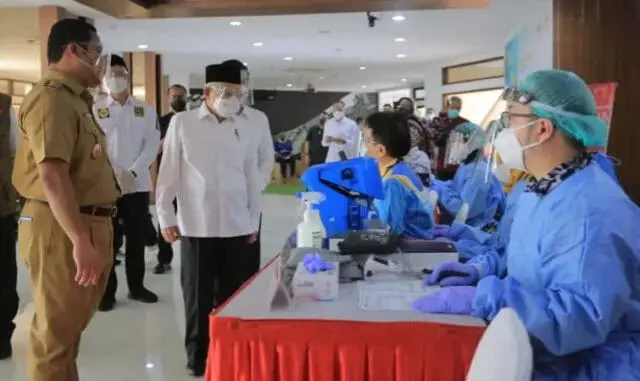 Wapres RI Tinjau Vaksinasi di Kota Tangerang, Target 15.000 Penerima Vaksin Wapres RI Tinjau Vaksinasi di Kota Tangerang, Target 15.000 Penerima Vaksin