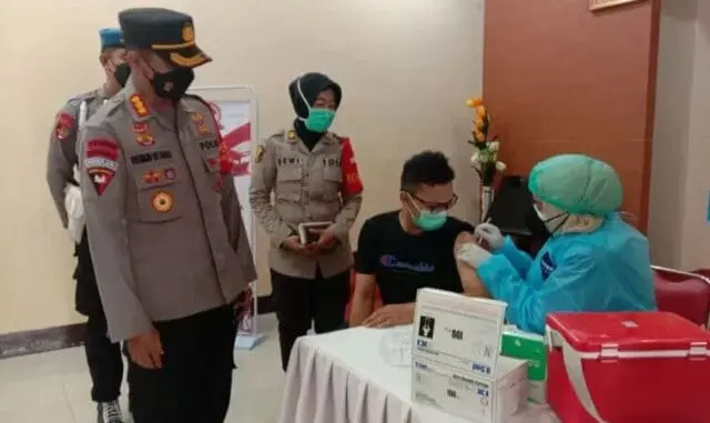 Antisipasi Klaster Keluarga Polri, Polrestro Tangerang Kota Gelar Vaksinasi Covid-19 Antisipasi Klaster Keluarga Polri, Polrestro Tangerang Kota Gelar Vaksinasi Covid-19
