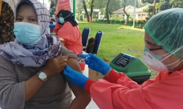 300 Dosis Perhari, RSUP Dr Sitanala Vaksinasi Masyarakat Tangerang 300 Dosis Perhari, RSUP Dr Sitanala Vaksinasi Masyarakat Tangerang