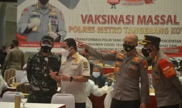 Serentak se-Indonesia, 1.216 Dosis Vaksin Disuntik Polisi di Mall Balekota Tangerang Serentak se-Indonesia, 1.216 Dosis Vaksin Disuntik Polisi di Mall Balekota Tangerang