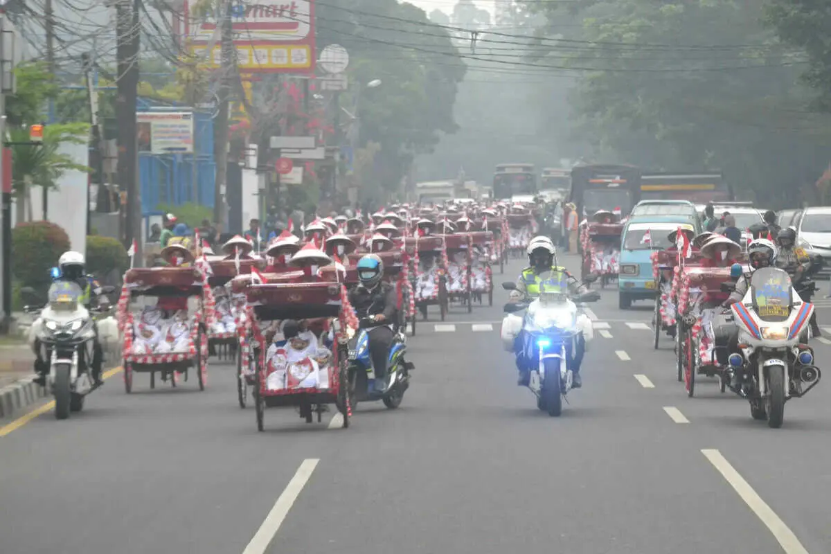 AKPOL-91, 30 Tahun Mengabdi Sebar Sembako di Kota Tangerang Dengan Becak Hias