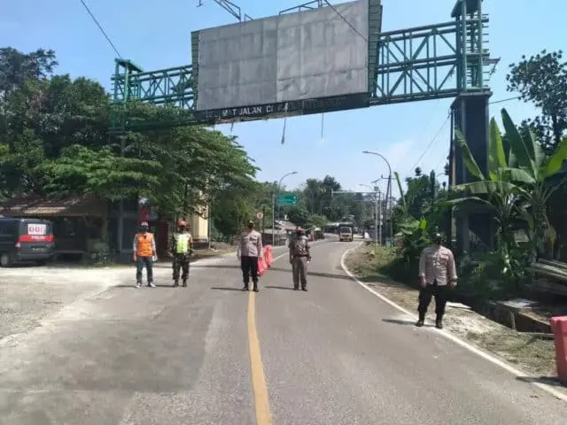 PPKM Mikro, Polres Lebak Sekat Perbatasan Bogor PPKM Mikro, Polres Lebak Sekat Perbatasan Bogor