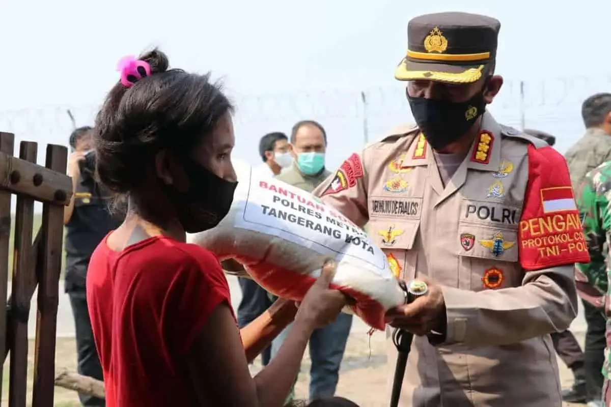 Vaksinasi Massal, Polisi Sasar Langsung Pemukiman Warga Kota Tangerang Vaksinasi Massal, Polisi Sasar Langsung Pemukiman Warga Kota Tangerang