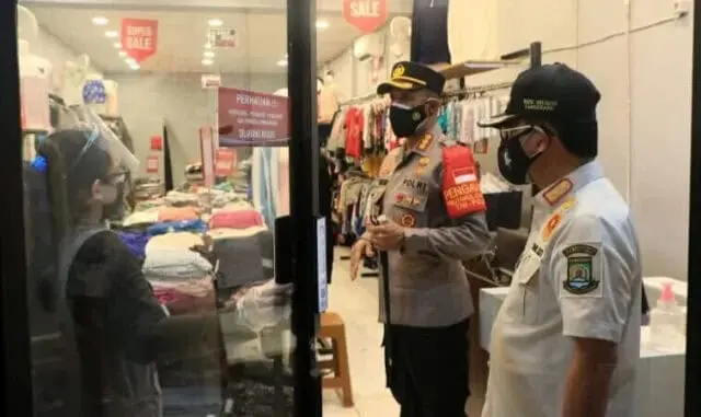 Patroli Penertiban Pelanggar PPKM Darurat, Usaha Hingga Jam 20.00 WIB Patroli Penertiban Pelanggar PPKM Darurat, Usaha Hingga Jam 20.00 WIB