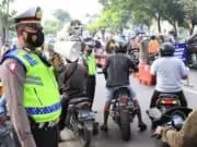 Penyekatan PPKM Darurat di Daan Mogot, Ribuan Kendaraan Diputar Balik Penyekatan PPKM Darurat di Daan Mogot, Ribuan Kendaraan Diputar Balik