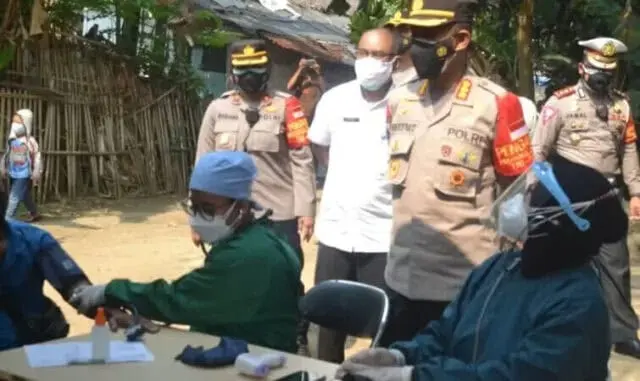 Vaksinasi Massal, Polisi Sasar Langsung Pemukiman Warga Kota Tangerang Vaksinasi Massal, Polisi Sasar Langsung Pemukiman Warga Kota Tangerang