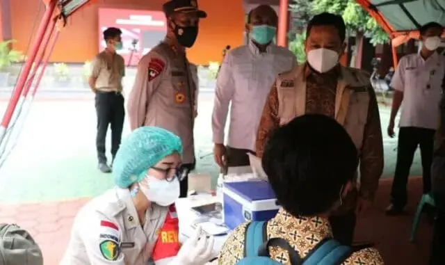 Pelajar Kota Tangerang Mulai Divaksinasi Covid-19 Pelajar Kota Tangerang Mulai Divaksinasi Covid-19